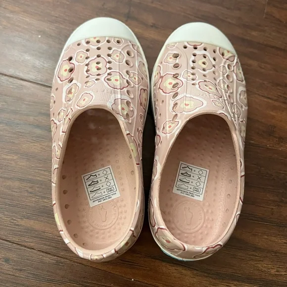 NWOT Native Kids Shoes - Poppy Pink Floral Slip-On -Size 10 - Picture 7 of 10